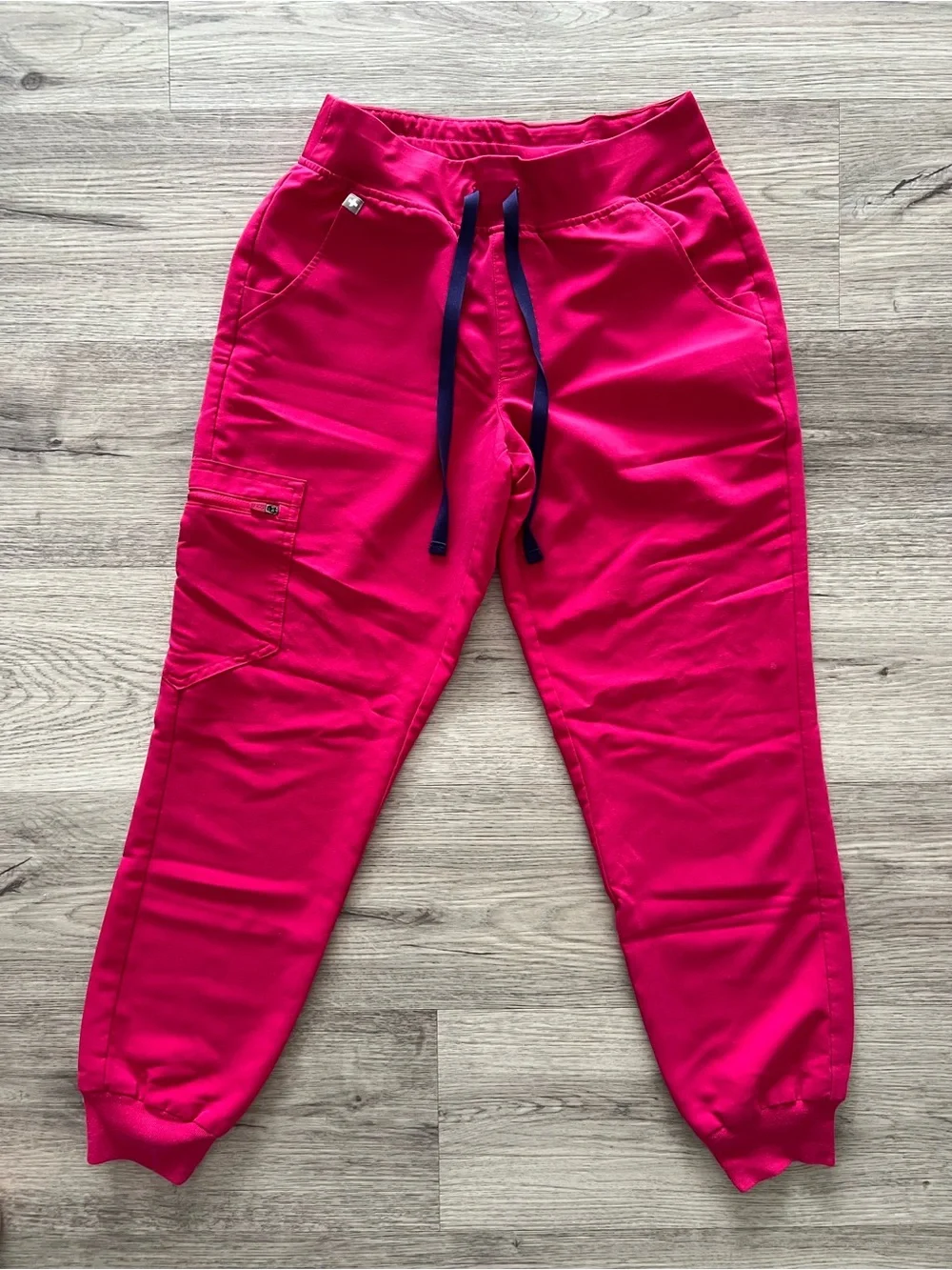 FIGS Pink Scrub Set Catarina Top S | Zamora Jogger Pants XS Petite FIONx Medical